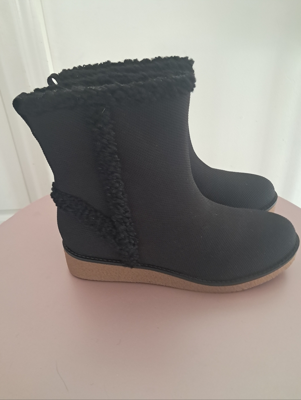 Vivaia Boots Women's 38 8 Black Terry Faux Fur Water Repellent Cozy Comfy